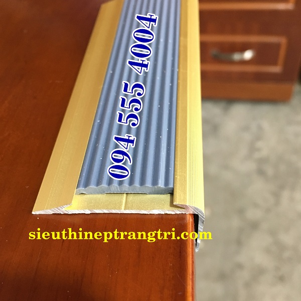 Nẹp chống trượt cầu thang